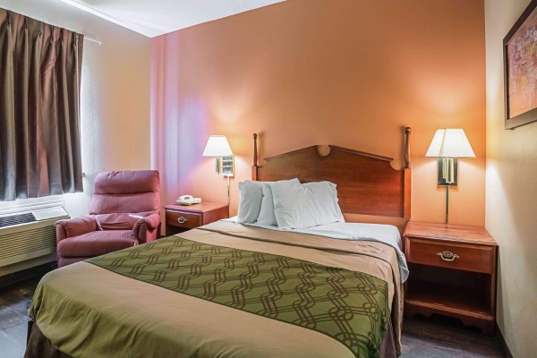 Econo Lodge Inn and Suites